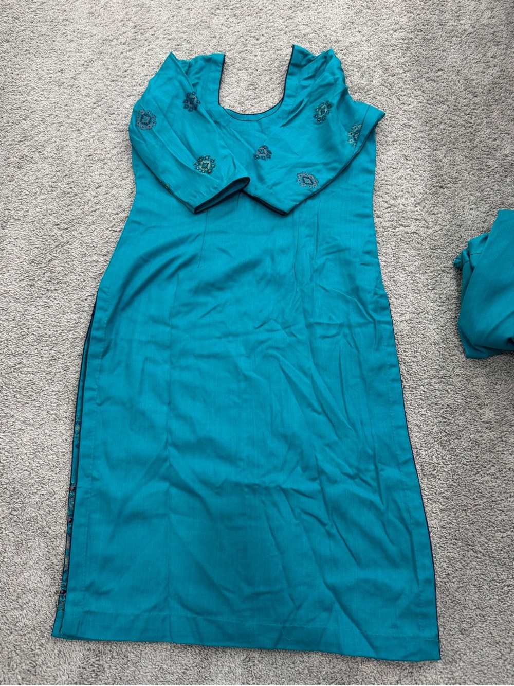 Turquoise Embroidered Three-Piece Set - Picture 6 of 6